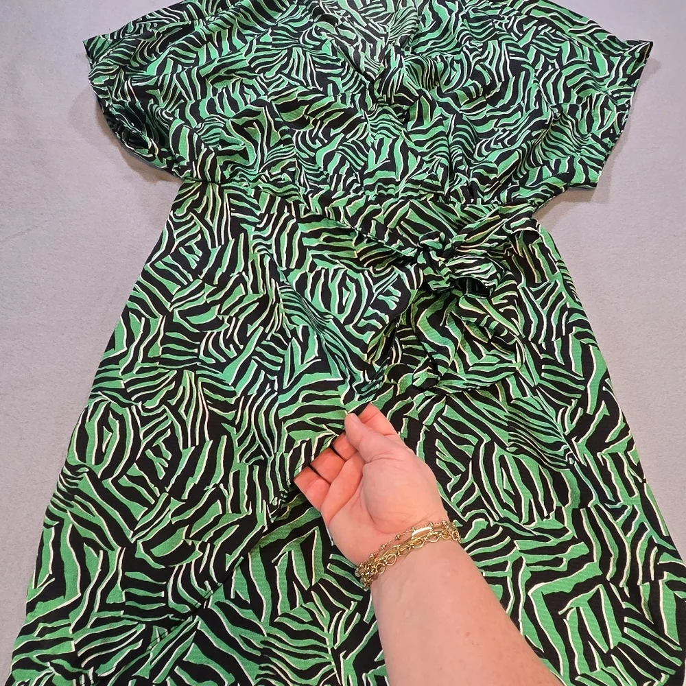 Michael Kors Green and‎ Black Leaf Print Wrap Dress Size Medium